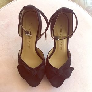 Black strap platform heels with bow.